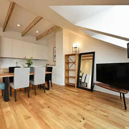 Domillion Penthouse 2bdr 2bath P364a Lägenhet *