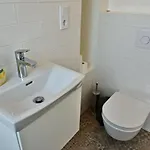 Domillion Penthouse 2bdr 2bath P364a 公寓